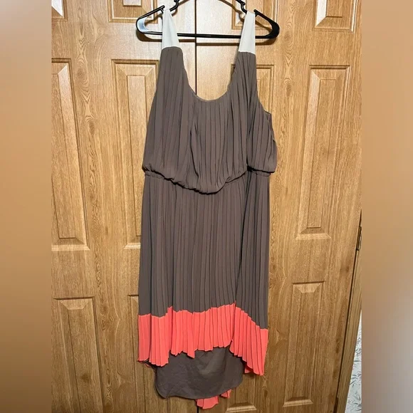 Women's Jessica Simpson Pleated Colorblock Dress Cross back - Picture 1 of 3